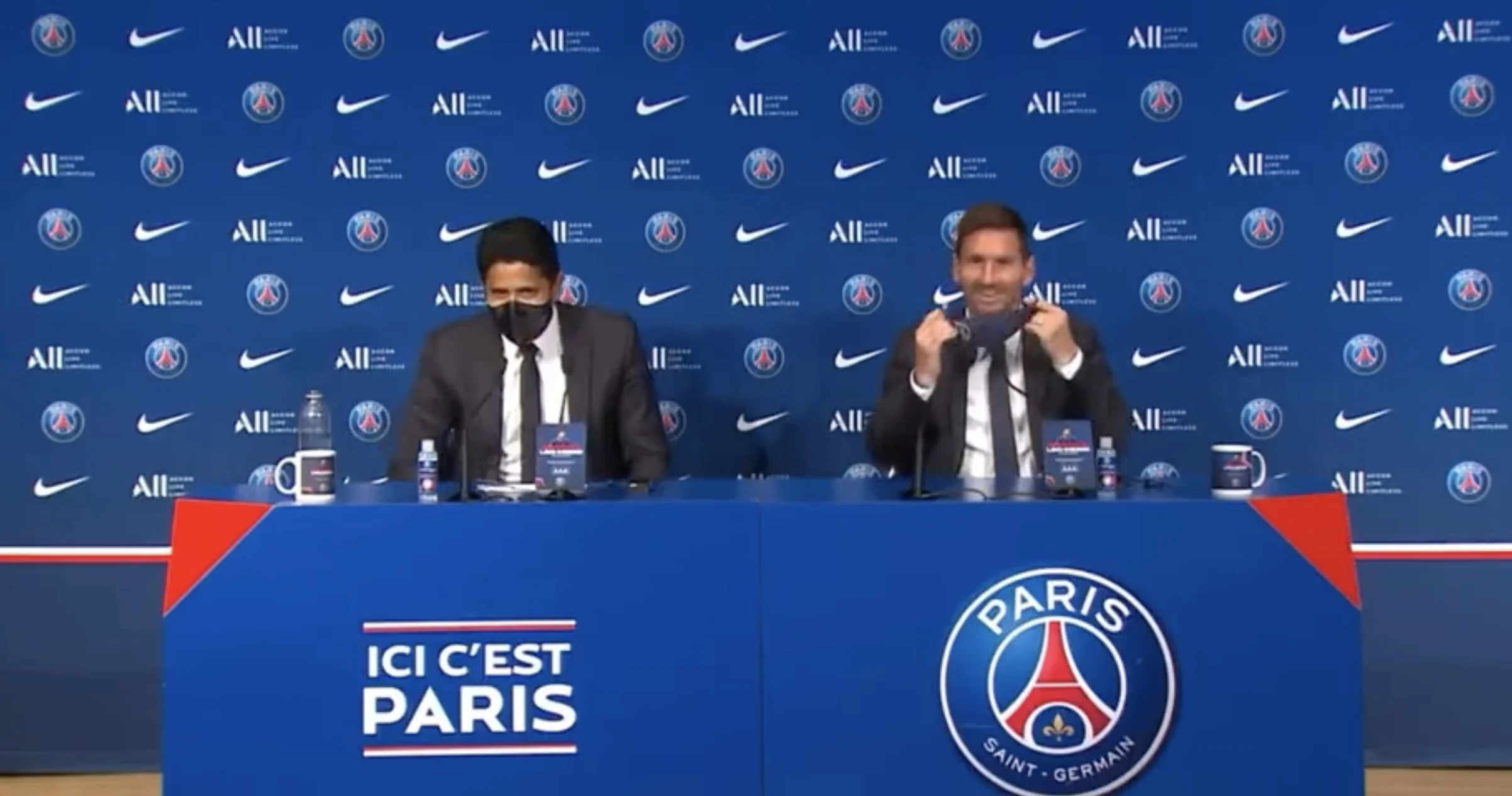 Messi aan eind van presentatie toegezongen door Franse journalisten