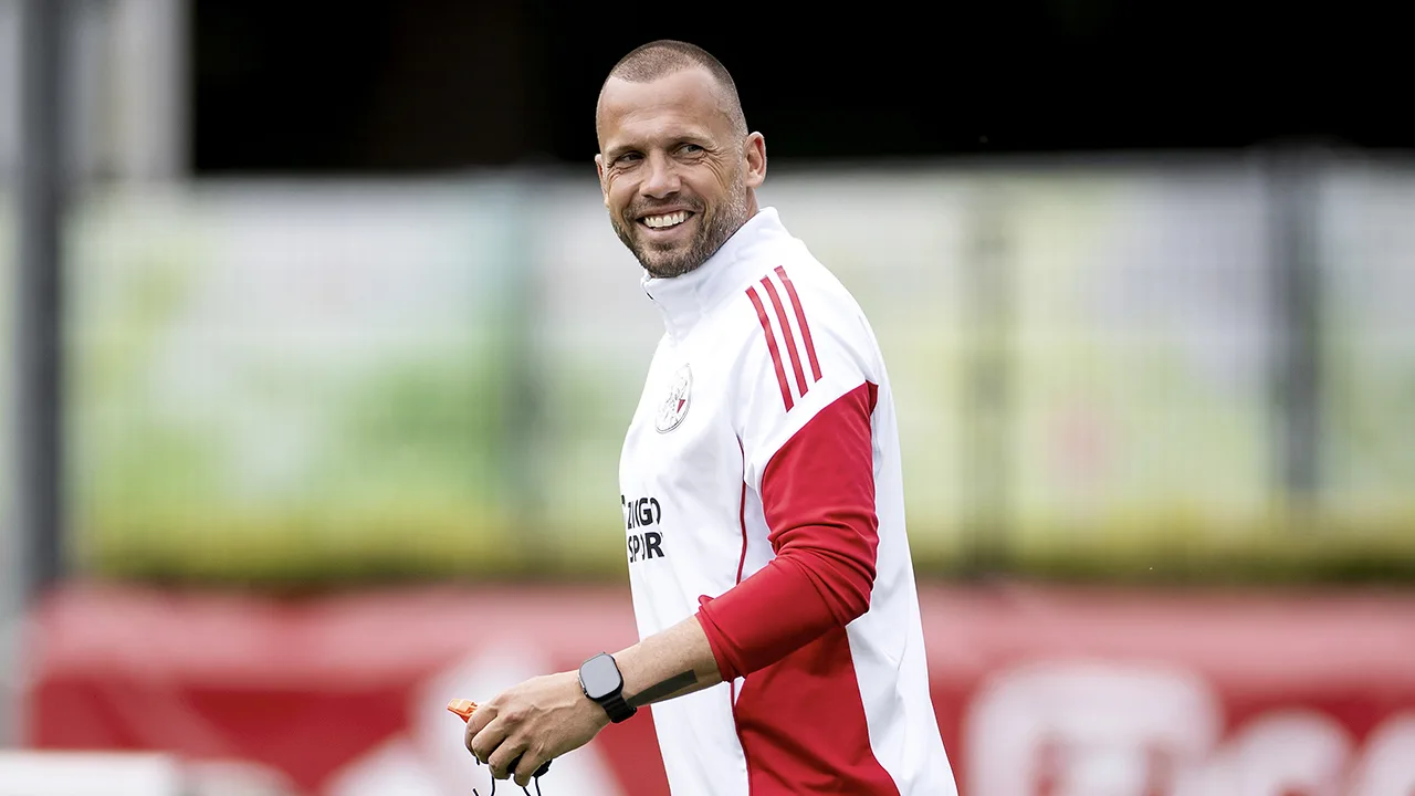 John Heitinga wijst nieuwe Ajax-aanvoerder aan