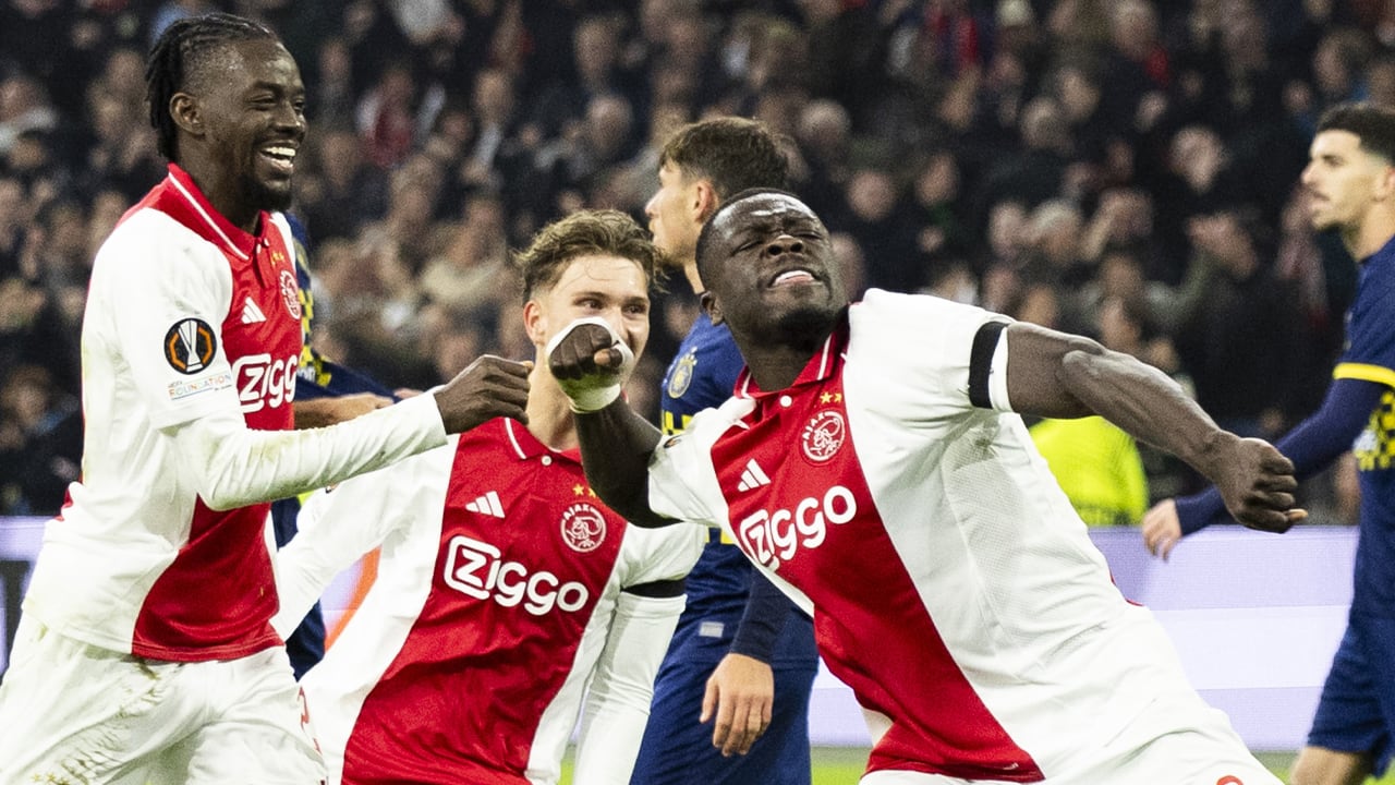 Ajax boekt klinkende zege op Maccabi Tel Aviv in Europa League