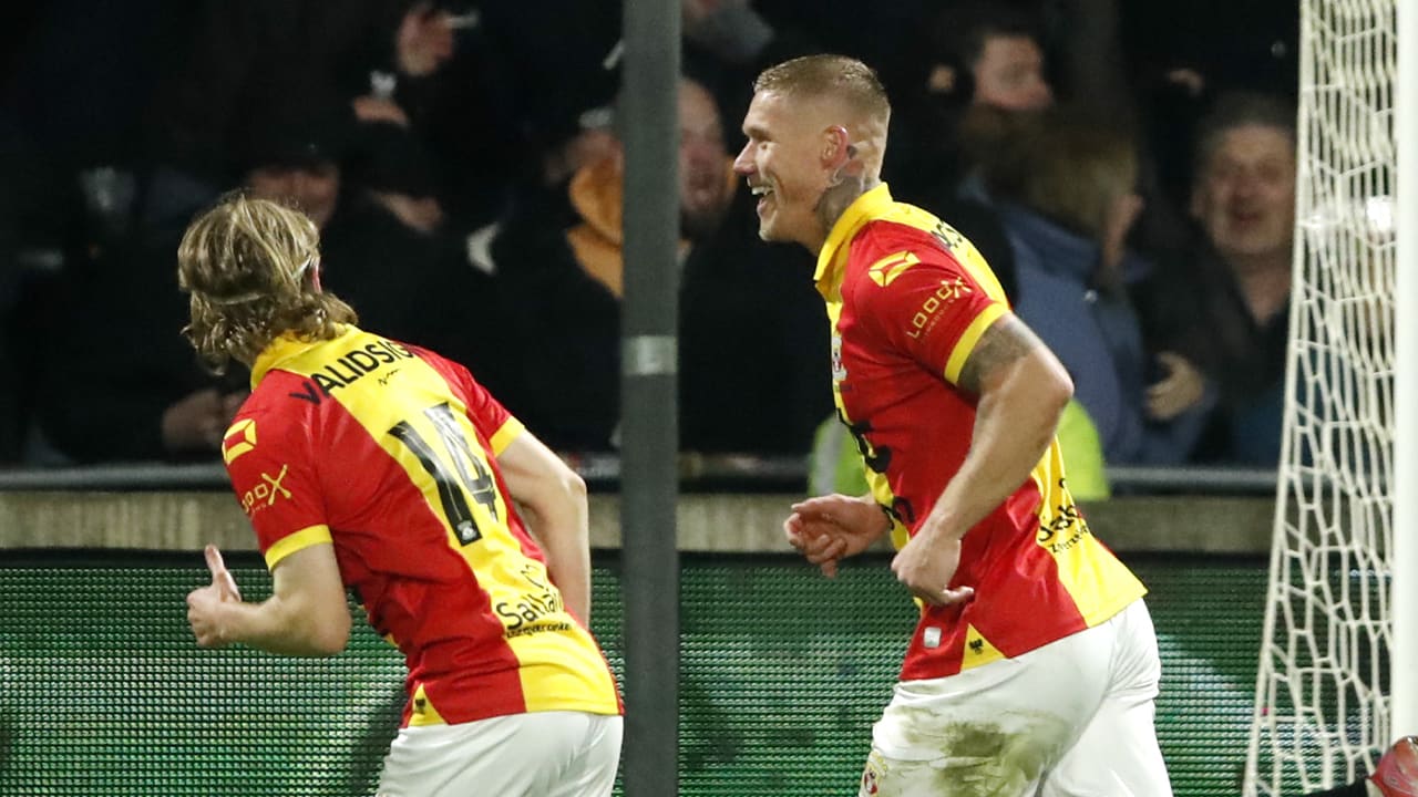 Videogoal: Edvardsen zet Go Ahead Eagles op gelijke hoogte met PSV