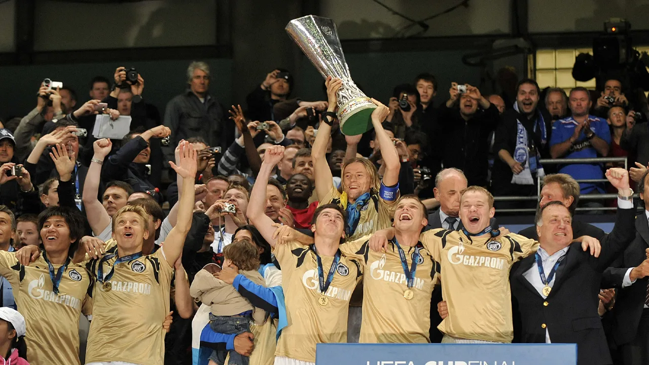 Vandaag in 2008: Advocaat wint als laatste Nederlandse trainer een Europese hoofdprijs