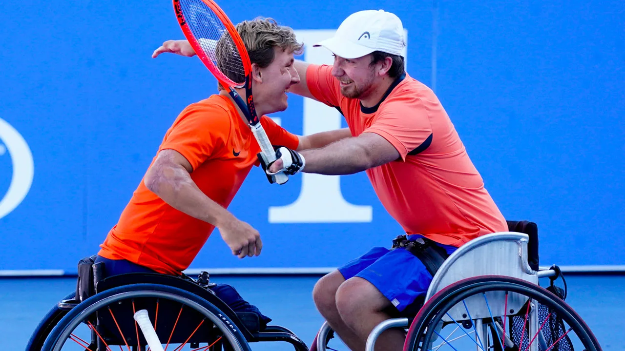 Rolstoeltennissers Schröder en Vink pakken goud in quad-klasse