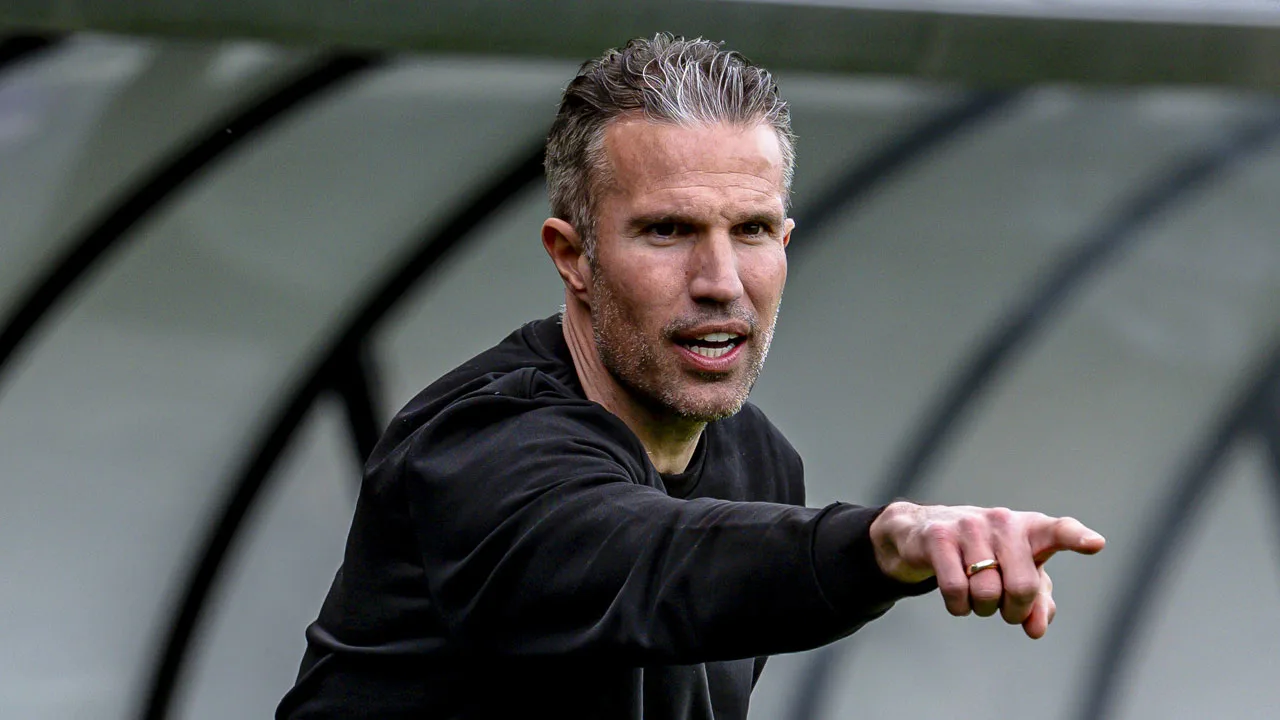 Van Persie woedend om besluit Gözübüyük: 'Veel duidelijker kan een rode kaart niet zijn'