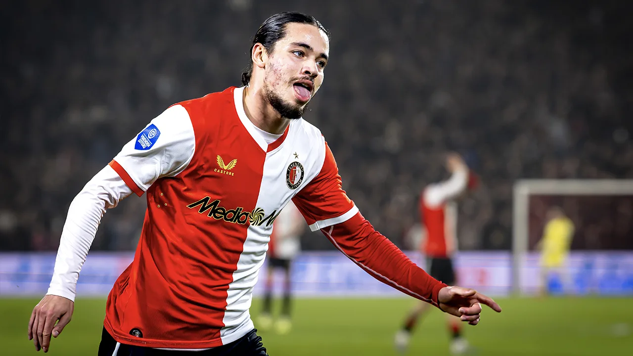 Feyenoord profiteert optimaal van gelijkspel concurrenten Ajax en NEC