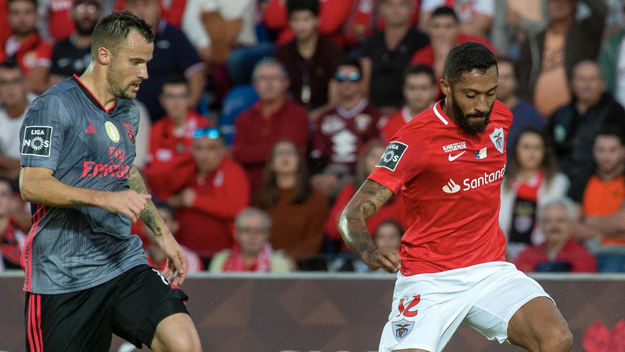 Portugese club speelt 'thuisduels' op 1.500 kilometer afstand