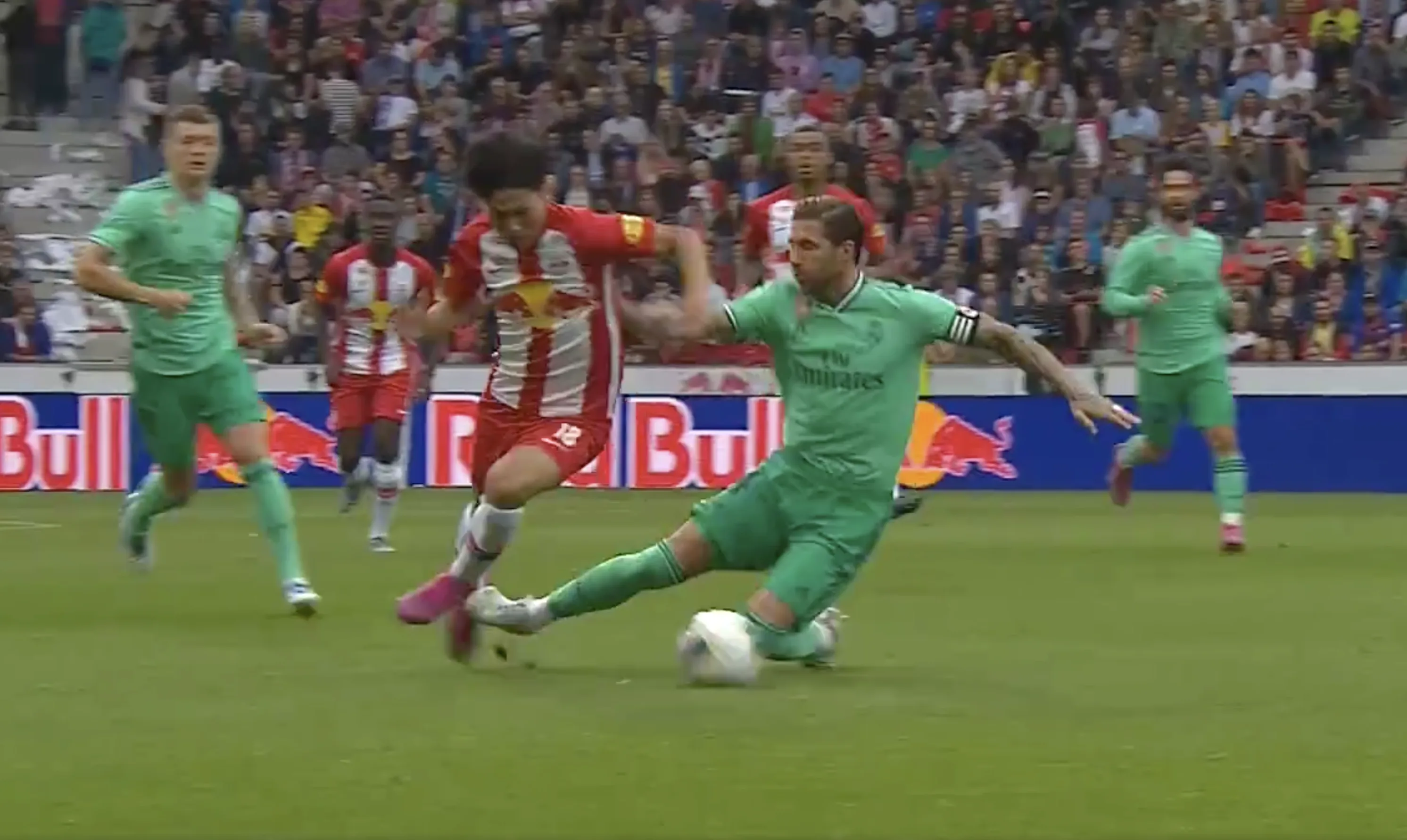 Sergio Ramos geeft lelijke doodschop in oefenduel