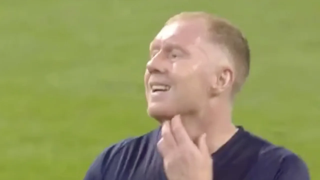 Scholes imponeert met geweldige pass in afscheidsduel Kompany