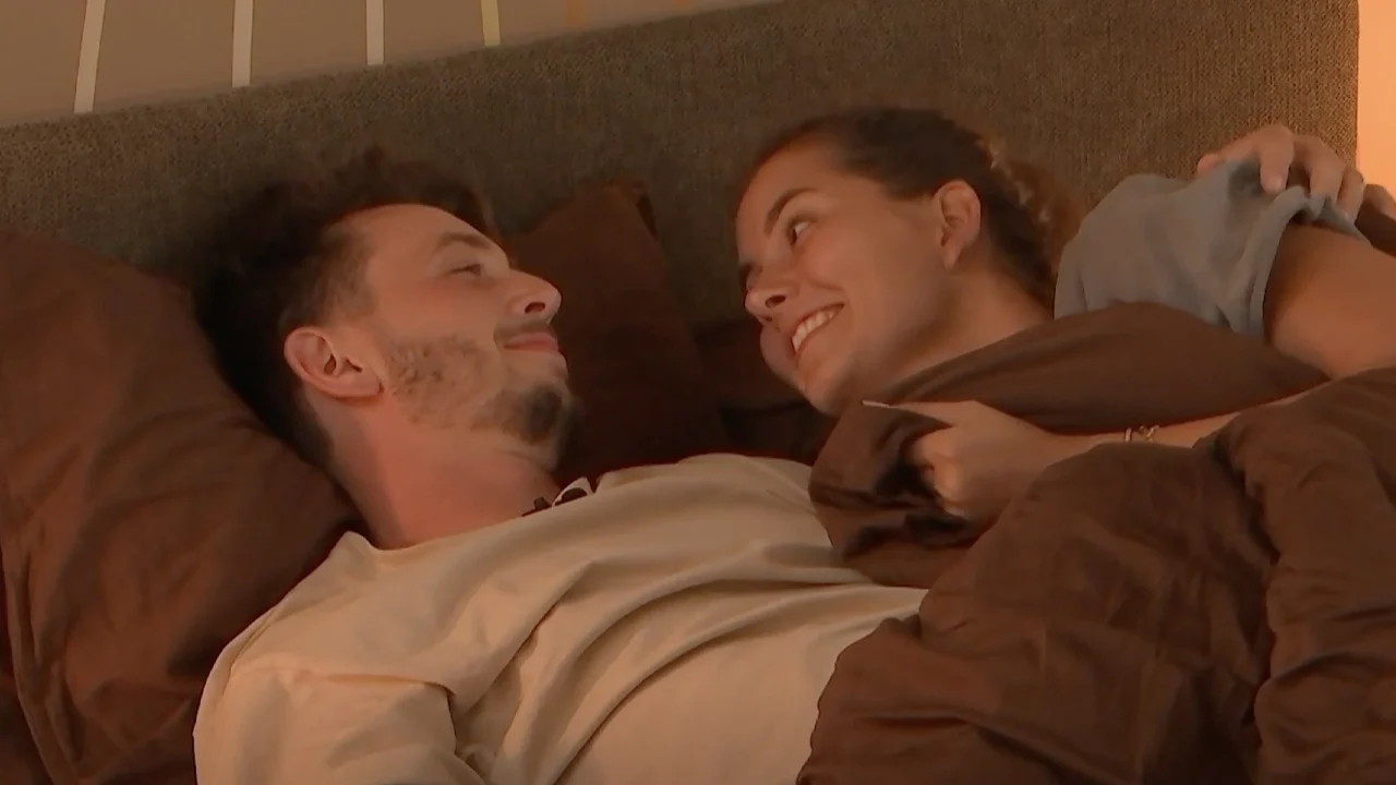 Naomi en Tjade in Lang Leve de Liefde: Licht aan of uit tijdens de daad?