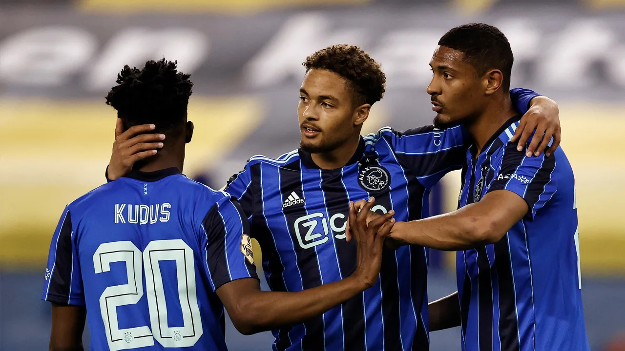 Haller maakt honderdste competitietreffer van Ajax