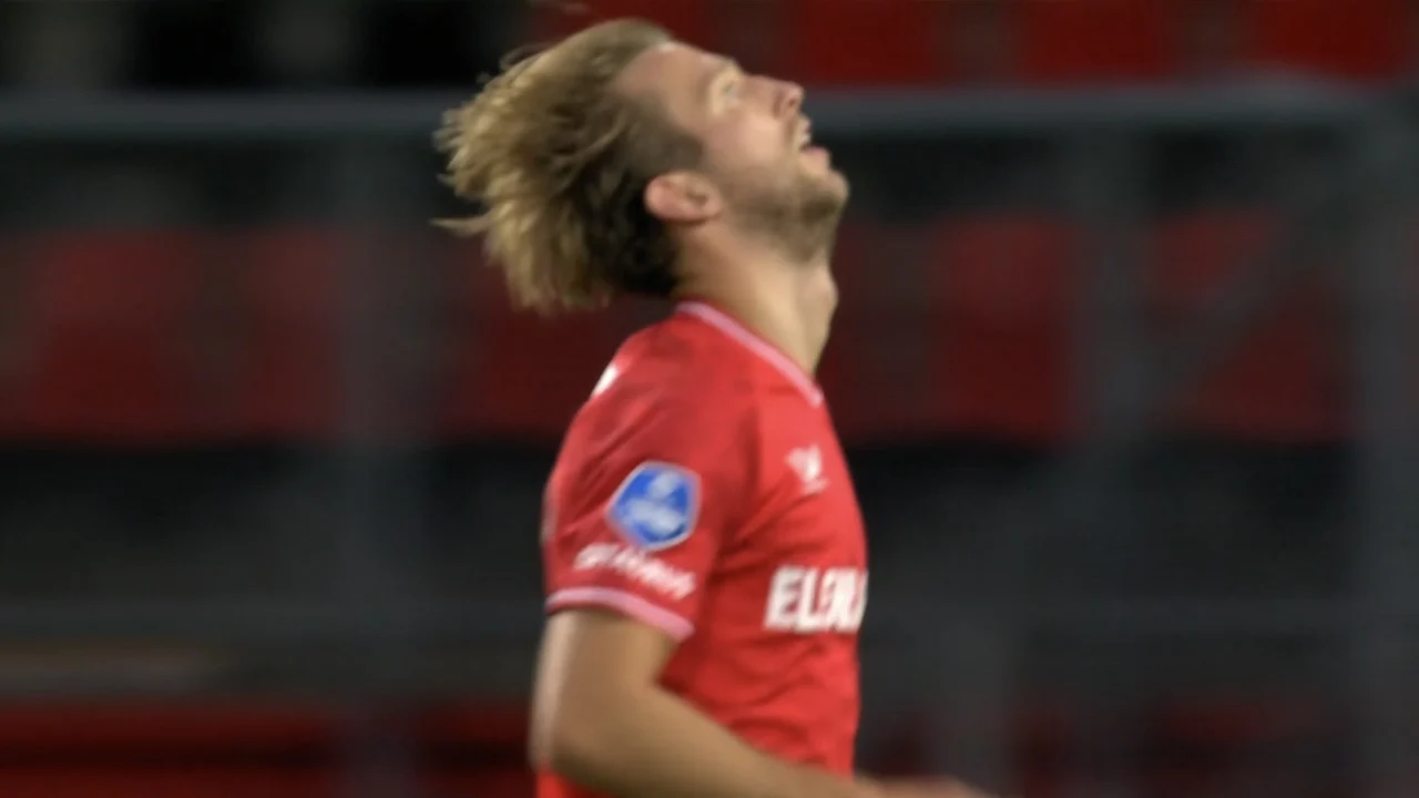 KANS: Riga FC-doelman redt knap op hard schot van Vlap