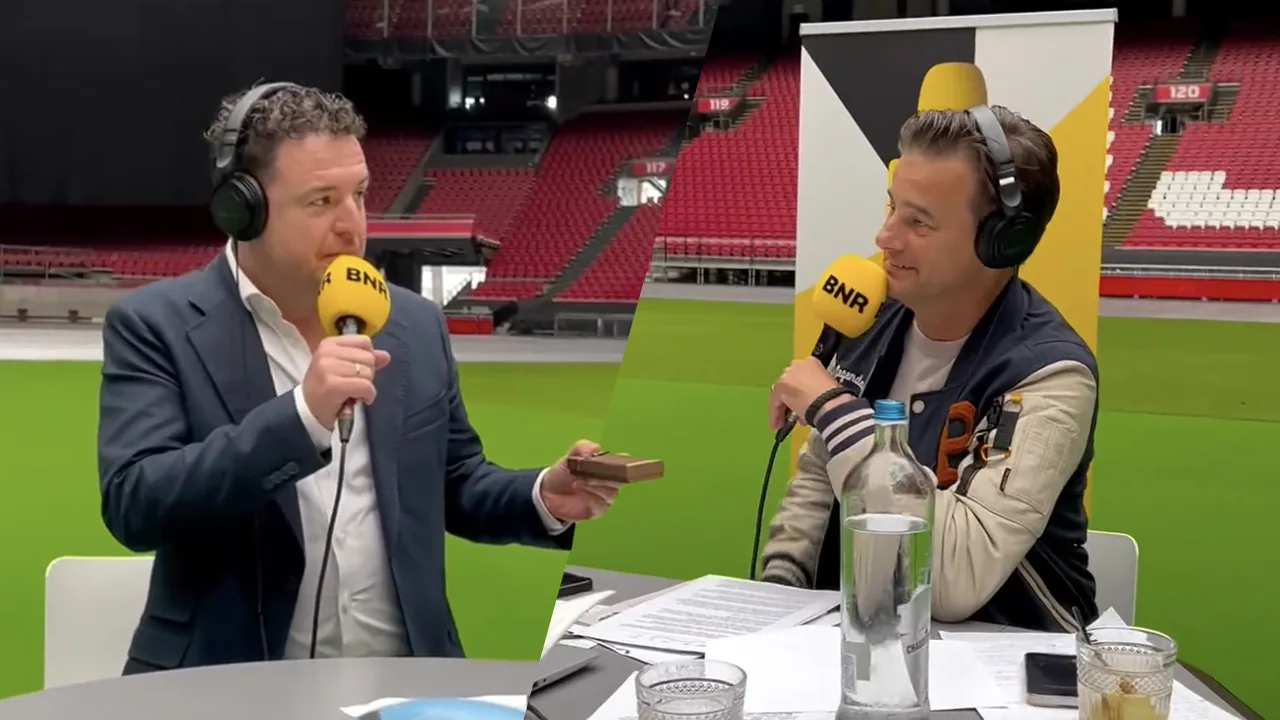 Wilfred Genee ontvangt cadeau in jubileumuitzending The Friday Move