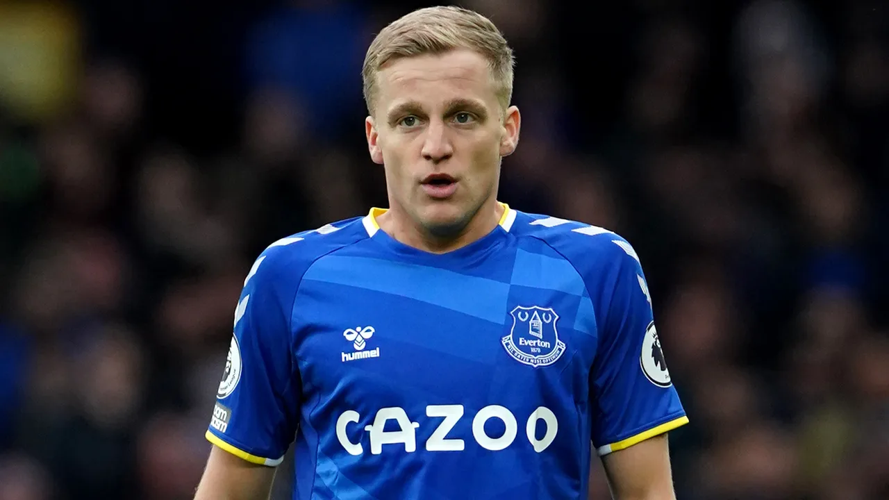 Met Van de Beek in de basis wint Everton ruim van Leeds