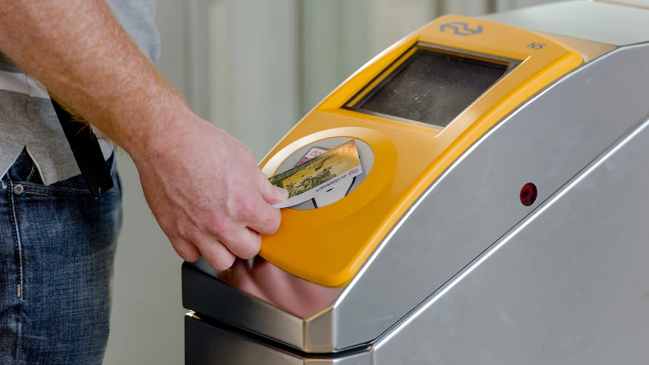 'Kabinet overweegt ov-kortingskaart als extra maatregel tegen energiecrisis'