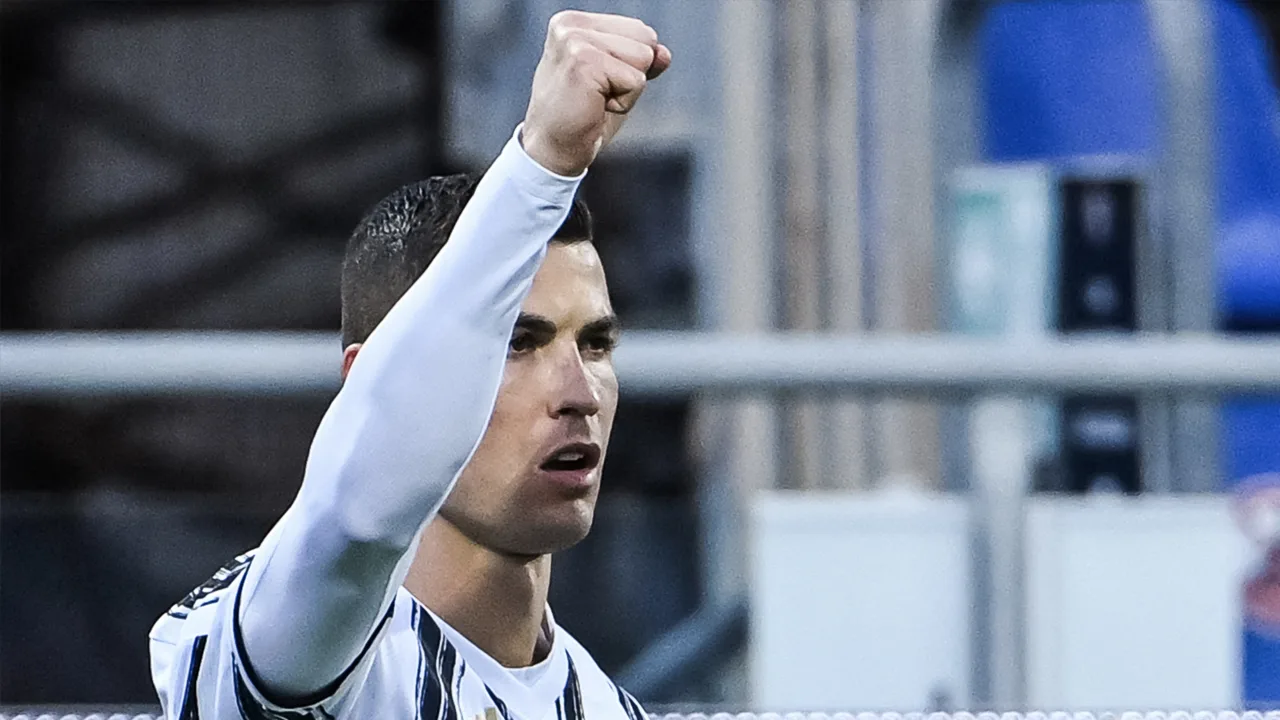 Ronaldo maakt zuivere hattrick binnen 32 minuten tegen Cagliari