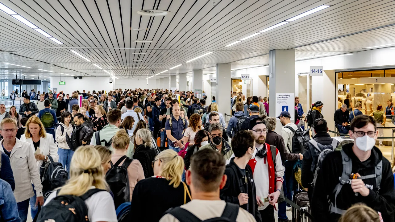 Consumentenbond onderzoekt massaclaim tegen Schiphol
