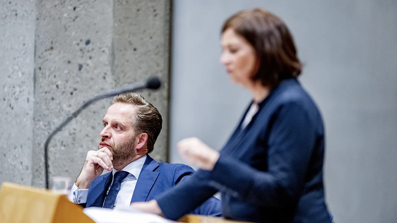 Minister door het stof voor gebrekkige informatie rondom Hugo de Jonge en mondkapjesdeal
