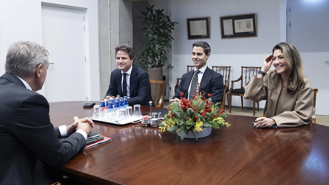 Informateur Buma adviseert D66, CDA en VVD om met andere partijen te praten: 'Hoe breder, hoe beter'