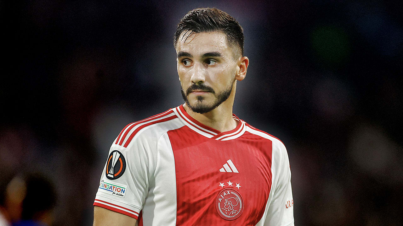 Miljoenenaankoop Ajax overtuigt nog niet: 'Sutalo kan helemaal niet verdedigen, totáál niet!'