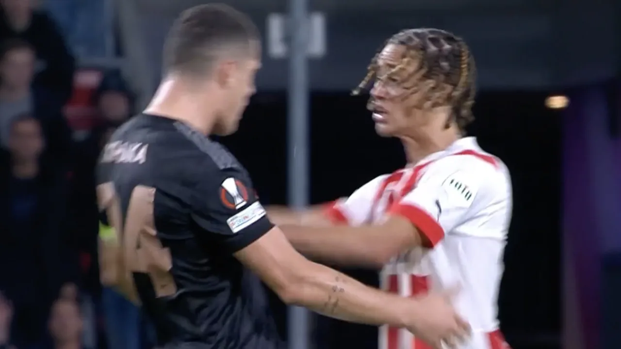 Xavi Simons en Xhaka ruziën als PSV'er gewisseld wordt