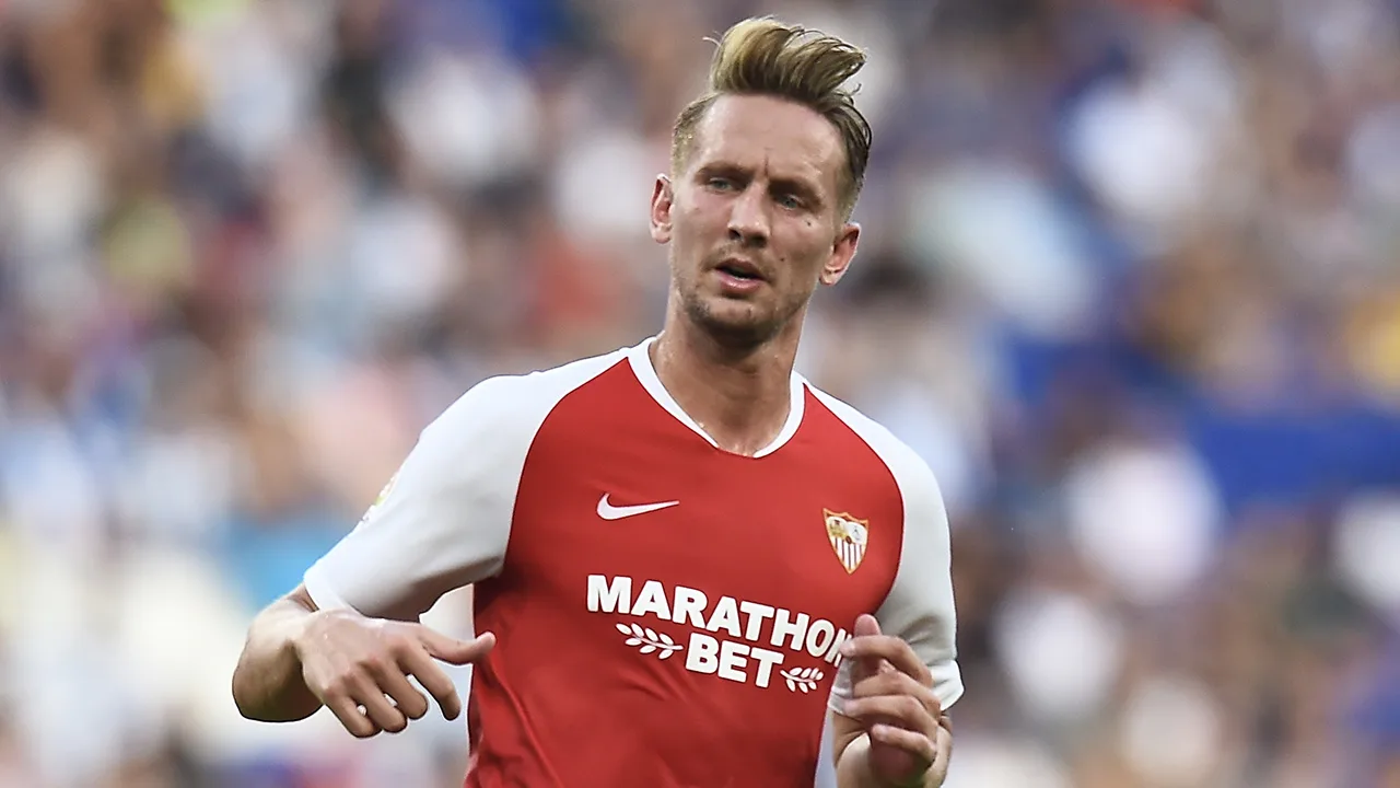 Luuk de Jong helpt Sevilla aan zege