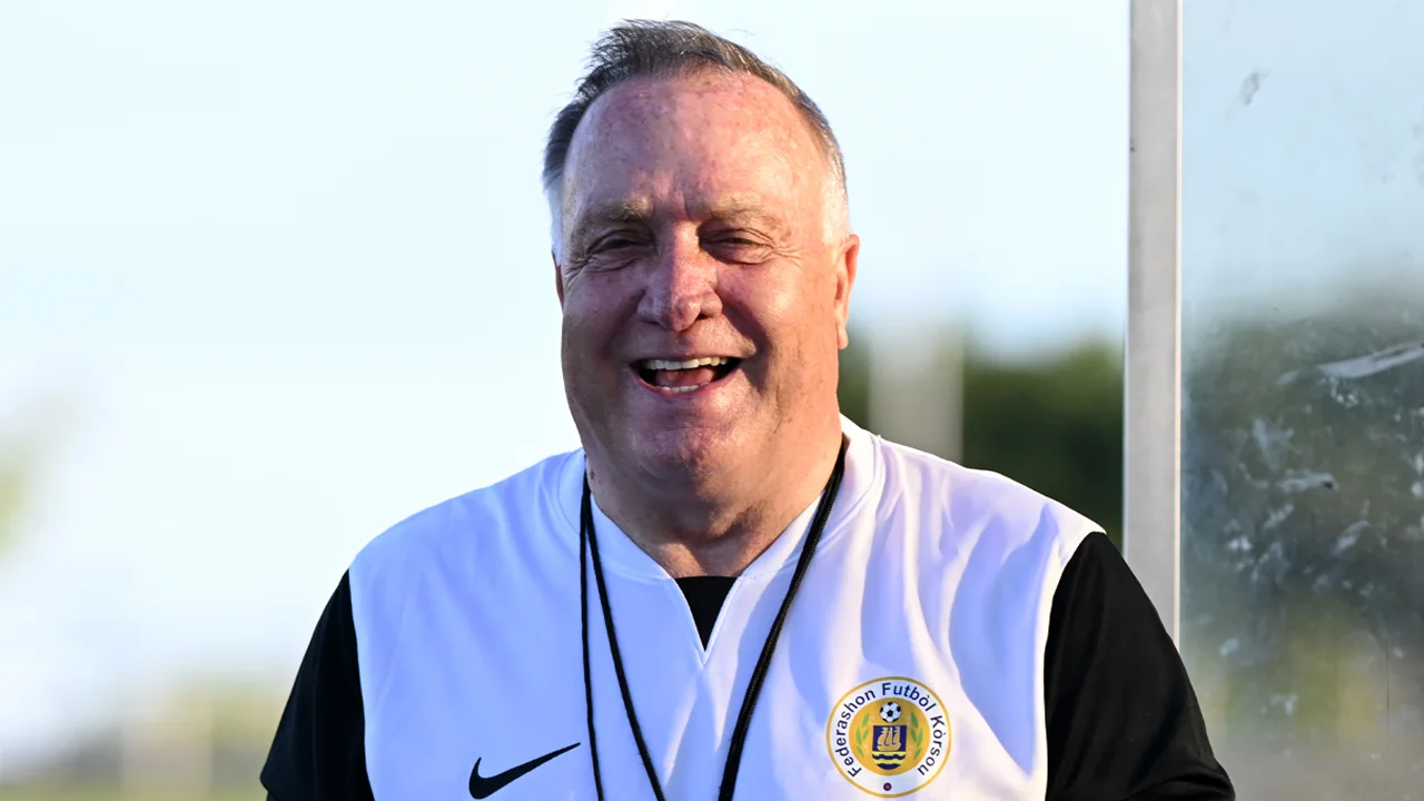 Dick Advocaat (77) verlengt contract bij Curaçao