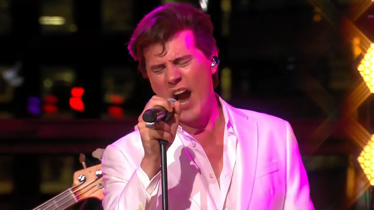 Bouke & The ElvisMatters Band zetten studio op z'n kop met 'Burning Love'