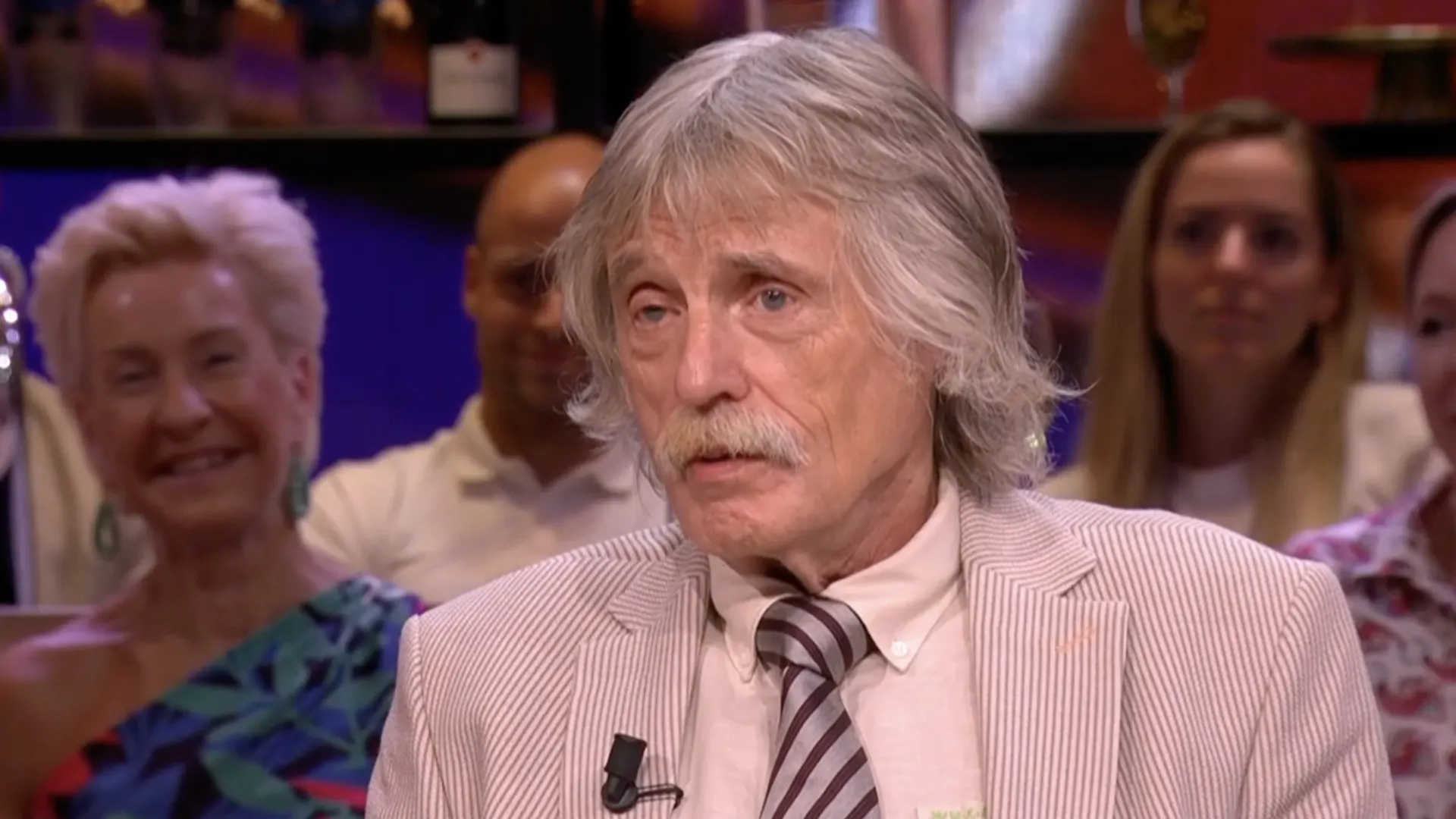 Johan Derksen baalt: 'Ik vind hem echt héél goed, maar hij wil hier niet zitten'