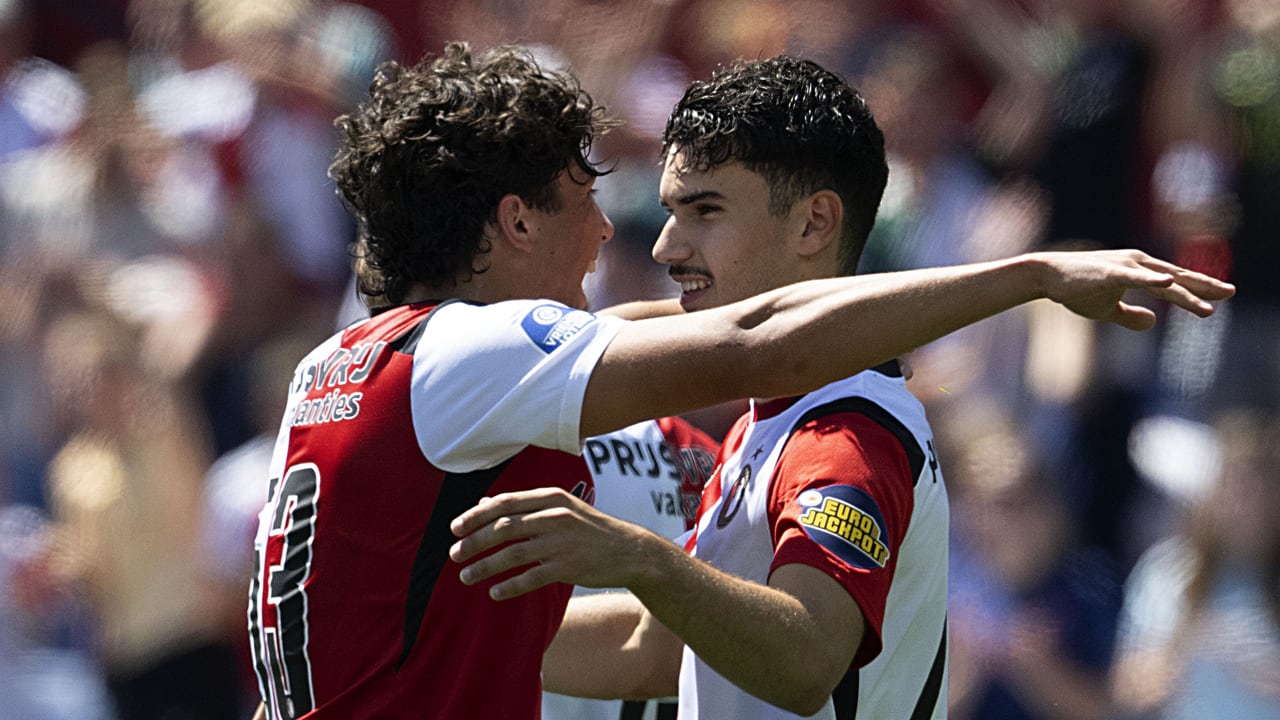 Shaqueel van Persie en debutant Mika Mármol trefzeker bij oefenzege Feyenoord op Club Brugge
