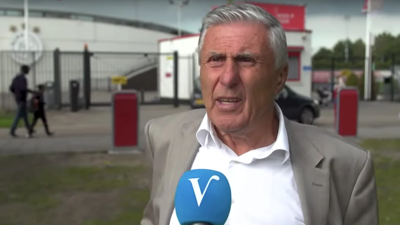 Sjaak Swart nog altijd woedend op scheidsrechter: 'Die moeten ze van de Rocky Mountains afgooien!