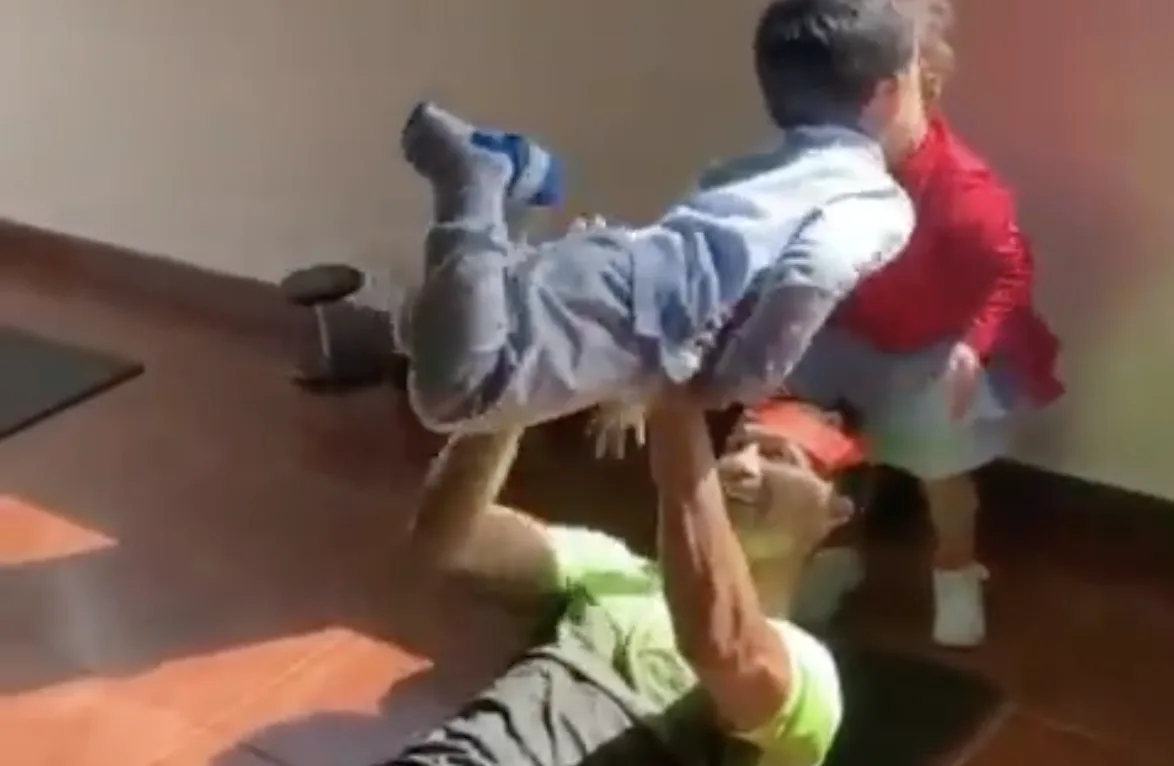 Fanatieke Ronaldo maakt kinderen onderdeel van workout