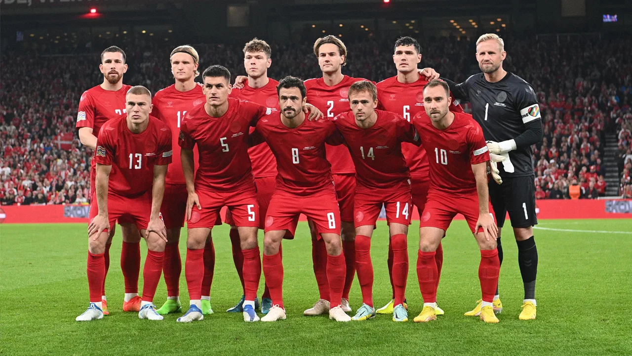 Deense voetballers dragen sobere protestshirts op WK in Qatar