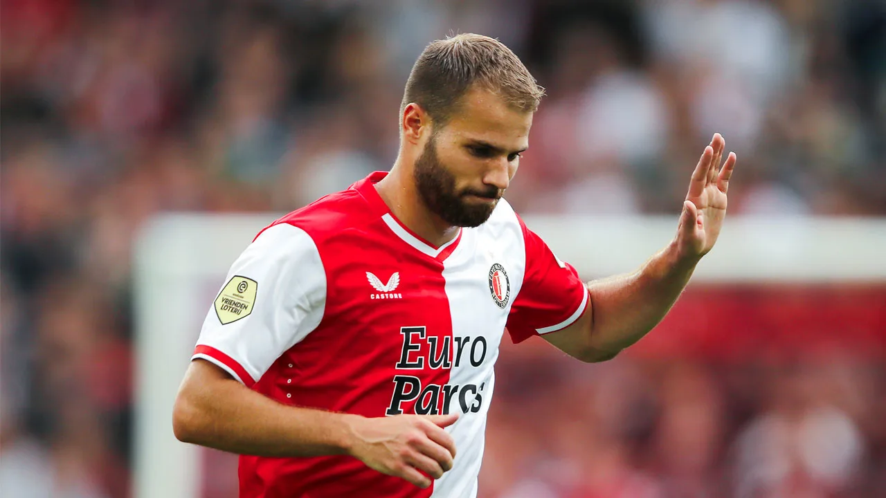 Bart Nieuwkoop direct een rode kaart tijdens rentree in De Kuip