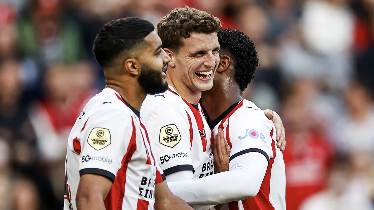 PSV verslaat FC Groningen in doelpuntrijk duel