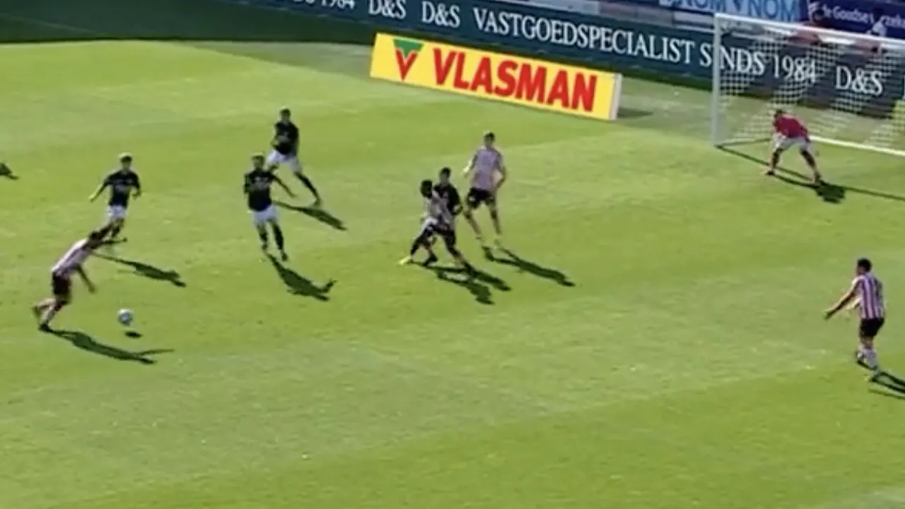 Videogoal: Cillessen grijpt mis bij een afstandsschot van De Guzman