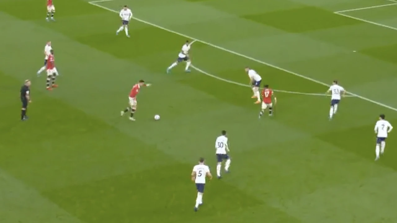 VIDEOGOAL: Ronaldo zet ManUtd op voorsprong met een prachtig doelpunt