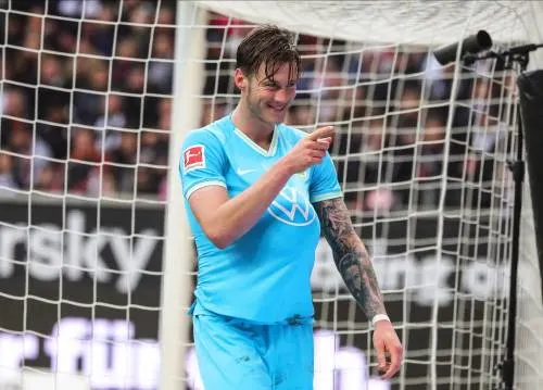 Weghorst schiet Wolfsburg naar volgende ronde