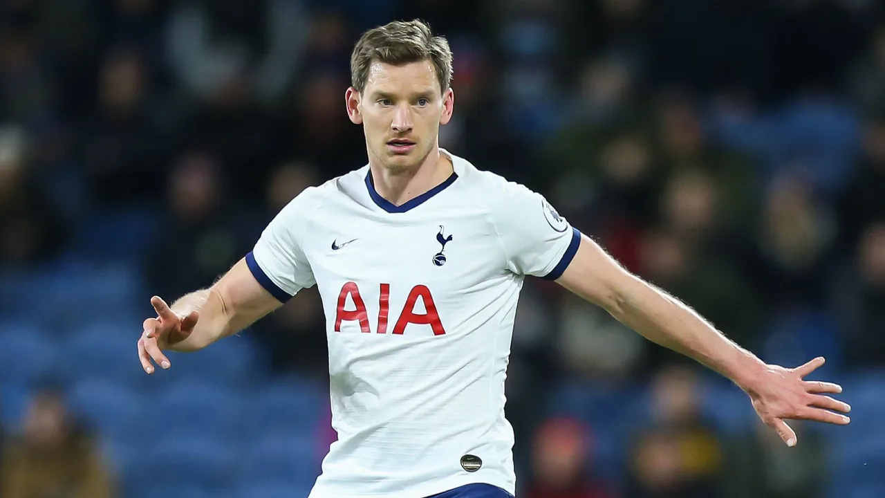 Vertonghen schrikt van openhartige Overmars: 'Ajax niet aan de orde'