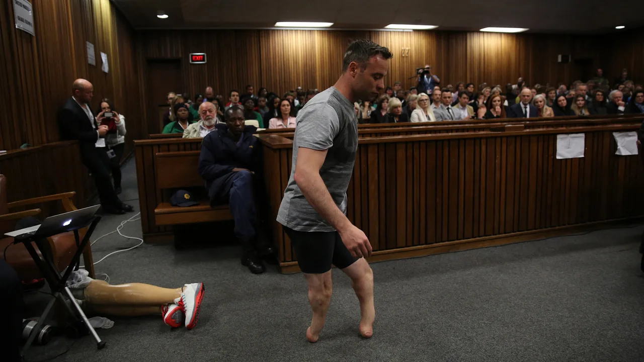 'Blade Runner' Oscar Pistorius vrijgelaten na moord op vriendin