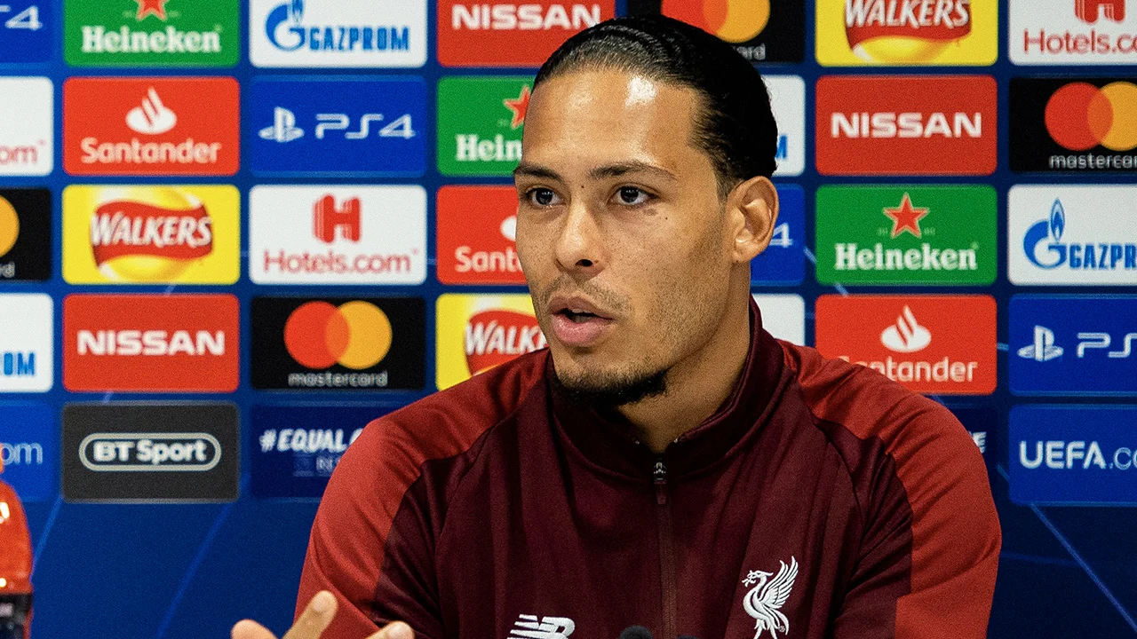 Van Dijk vindt het prima dat een vrouw fluit