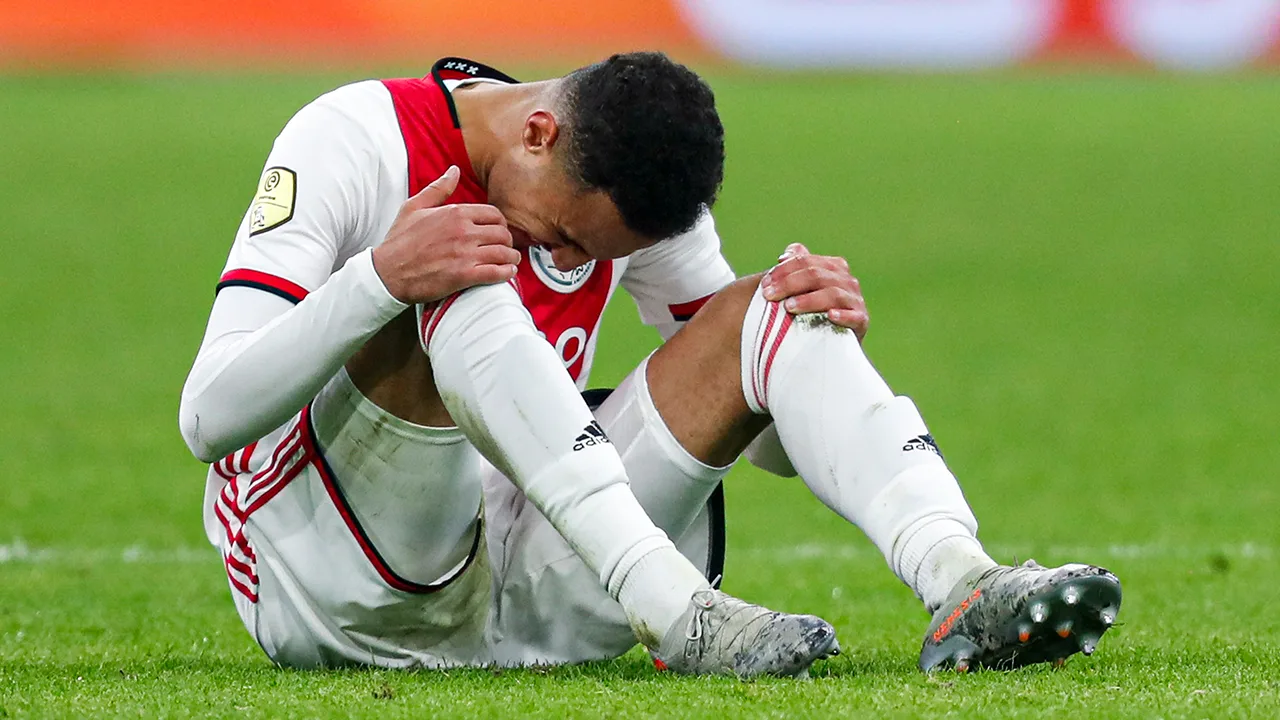 Ten Hag denkt Mazraoui nog weken kwijt te zijn