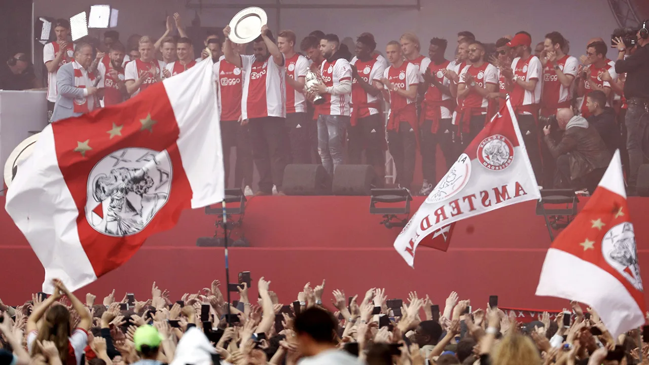 Oproep tot alcoholverbod bij eventuele huldiging van Ajax op Museumplein