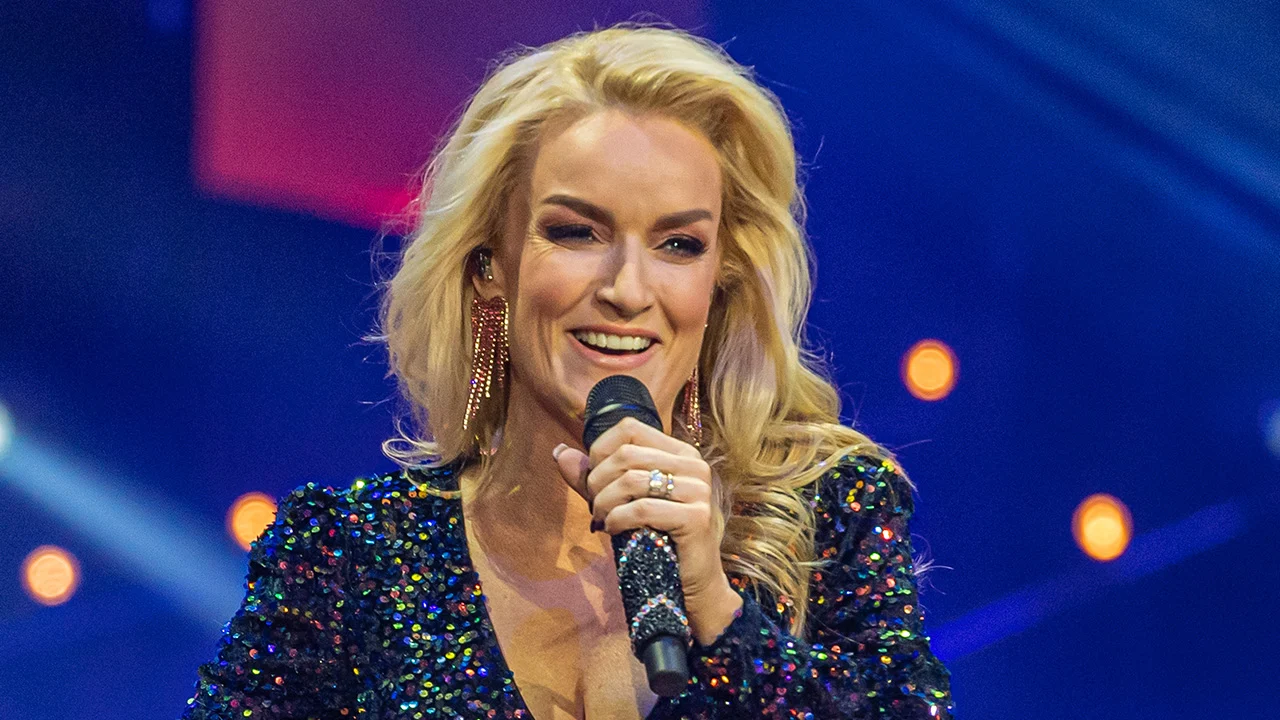 Samantha Steenwijk treedt vanavond op bij De Oranjezondag!