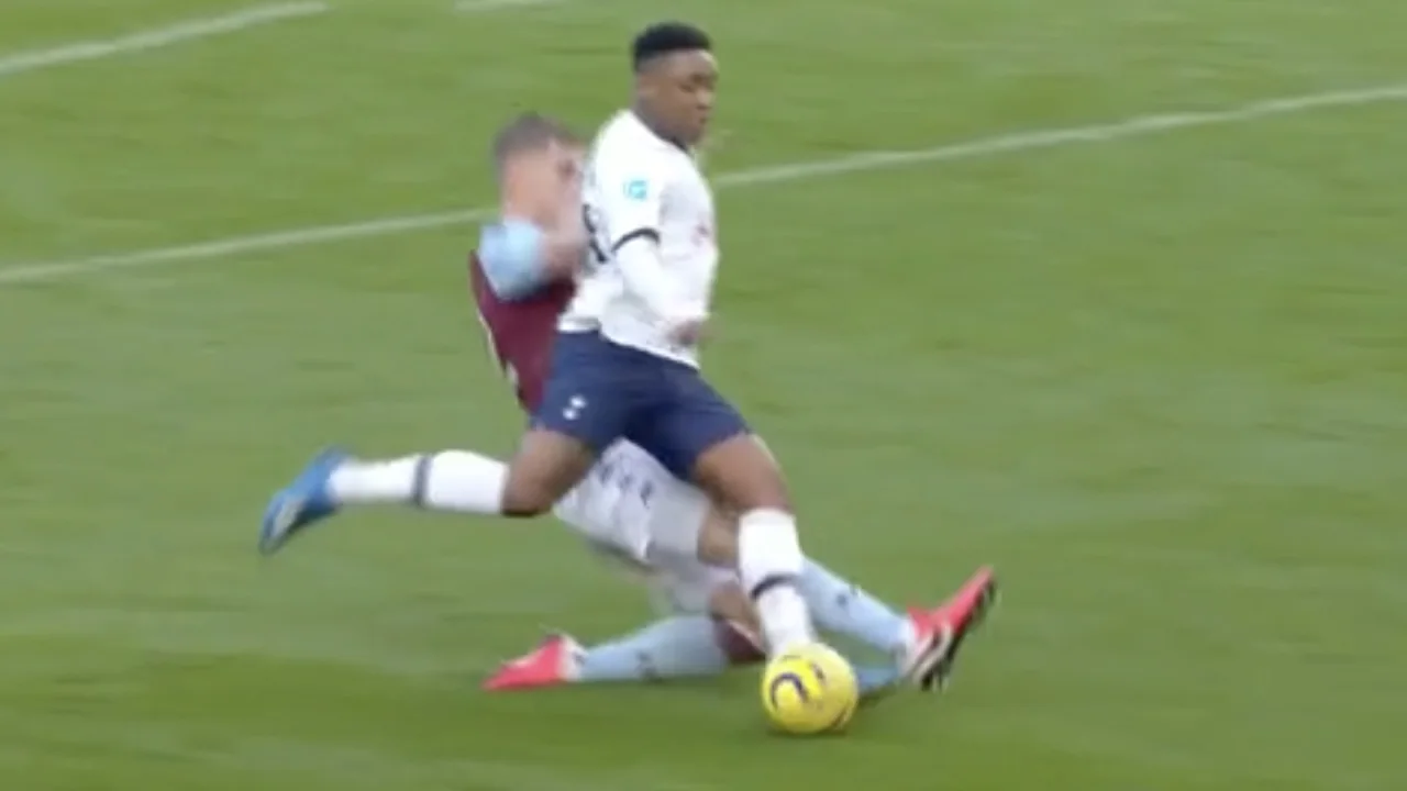 Hoofdrol voor Bergwijn: aanvaller krijgt penalty, Spurs op voorsprong