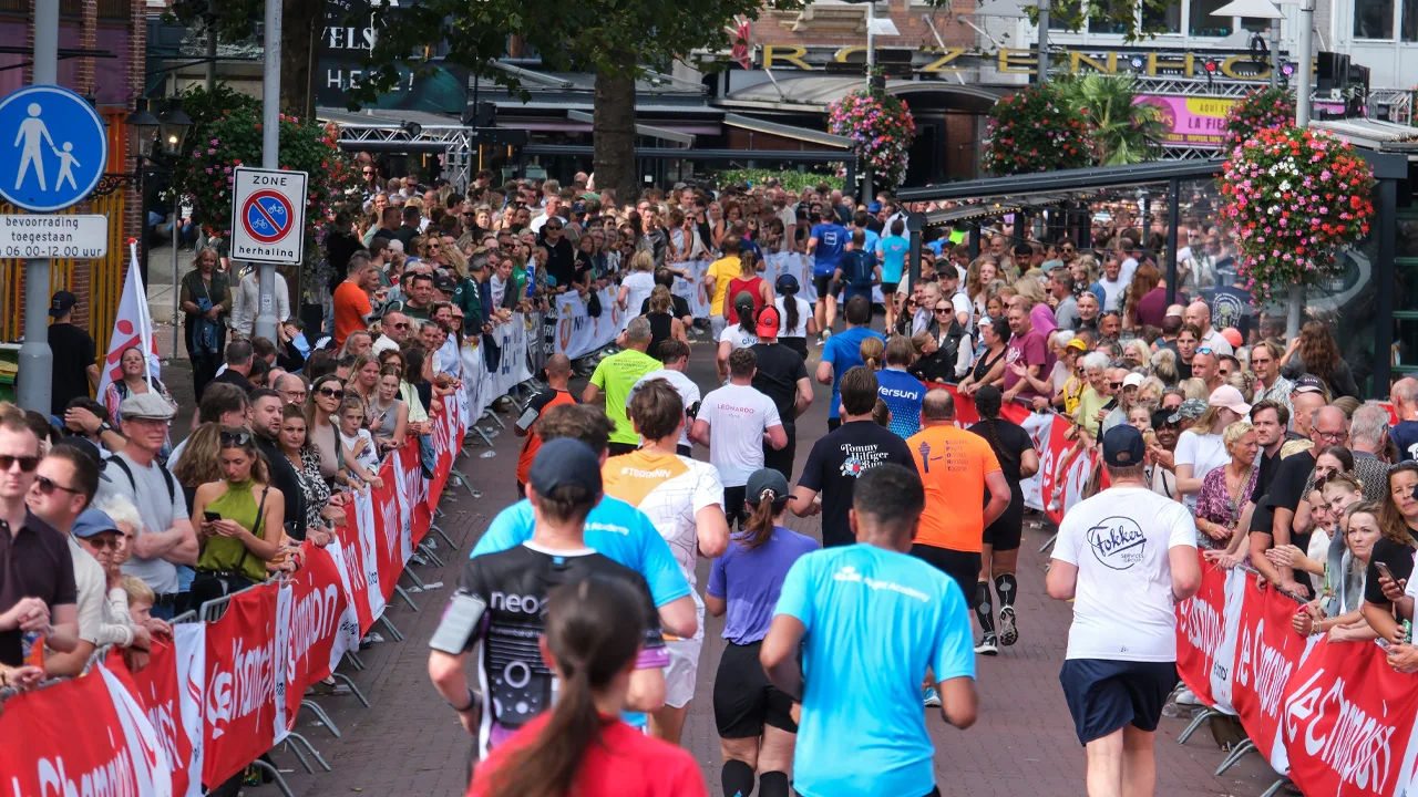 Zo'n 4500 lopers niet gestart bij Dam tot Damloop om warmte
