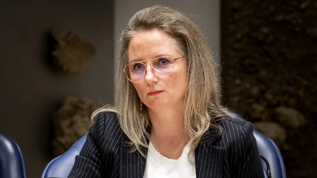 Agema zwakt woorden naar parlement over asielnoodwet af: 'Had ik niet moeten doen'