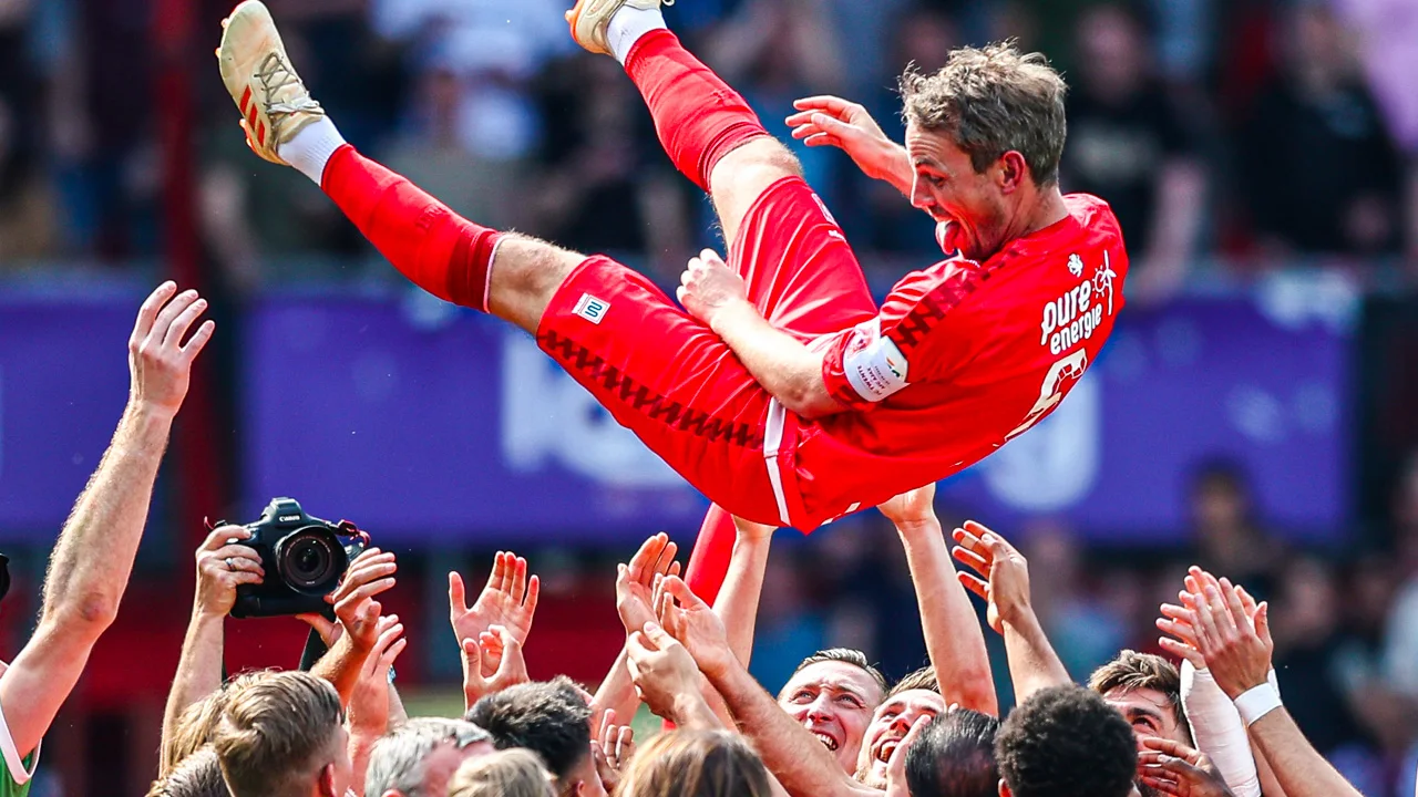 FC Twente eert clubicoon Wout Brama met speciale afscheidswedstrijd