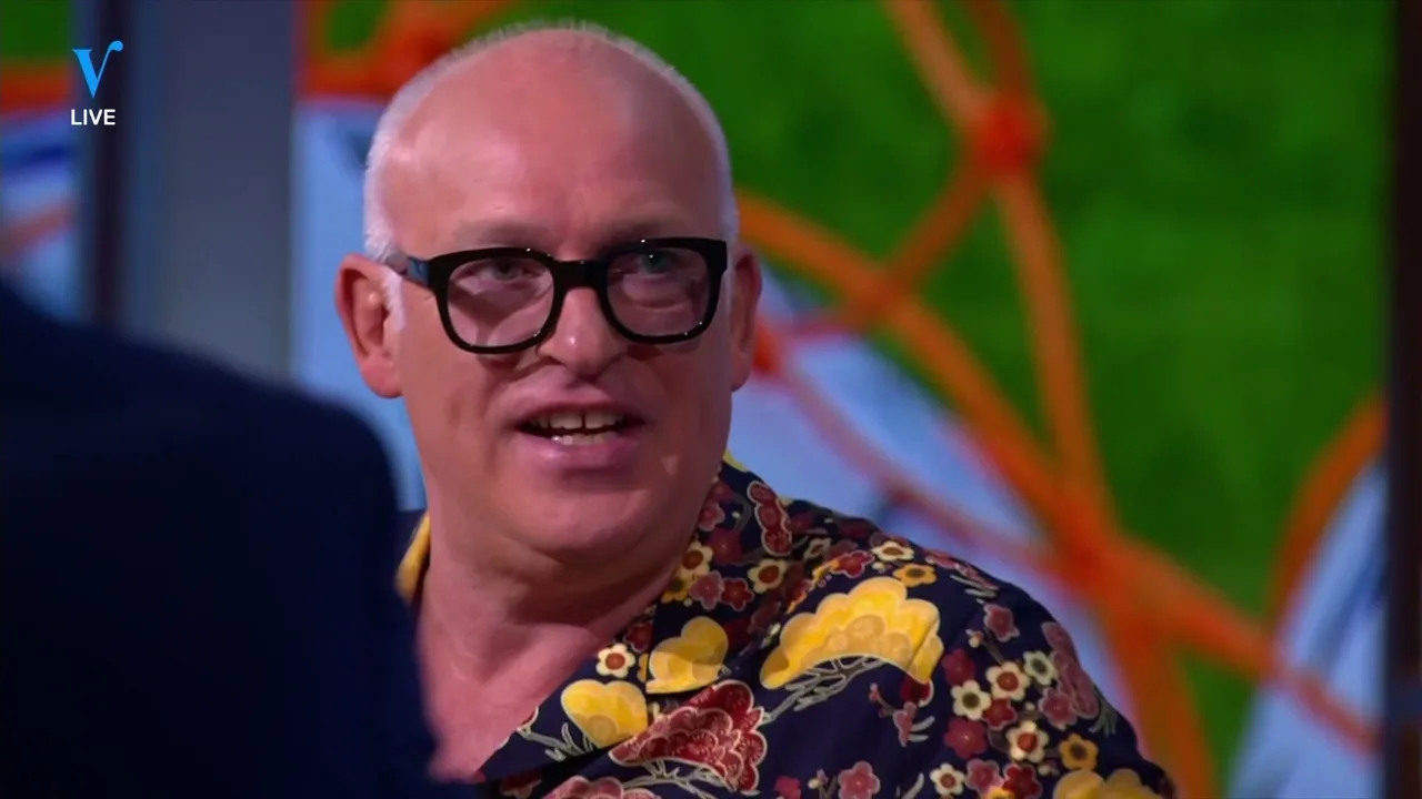 René verbaast zich over salaris Narsingh: ‘Dan ben je toch niet goed bij je paasei?!’