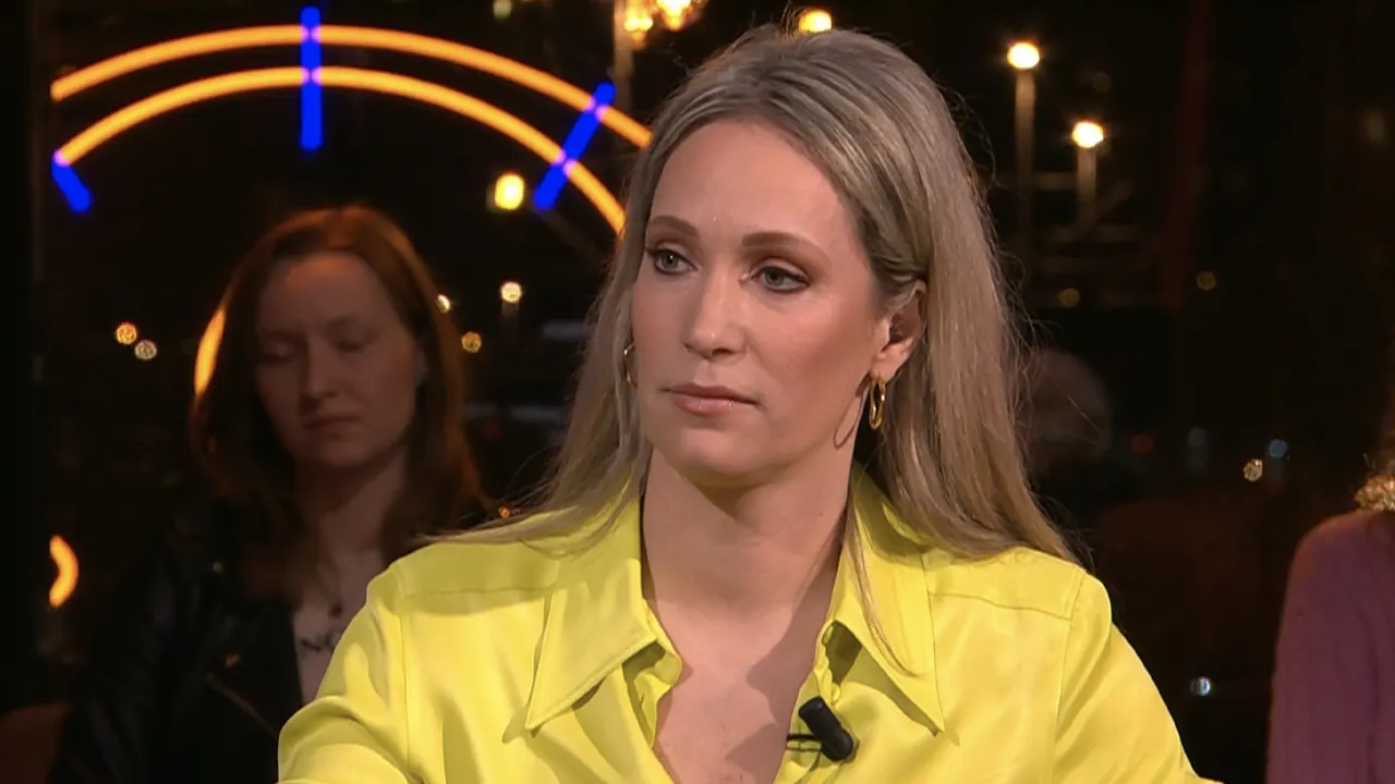 Hélène Hendriks neemt presentatie HLF8 over van Johnny de Mol