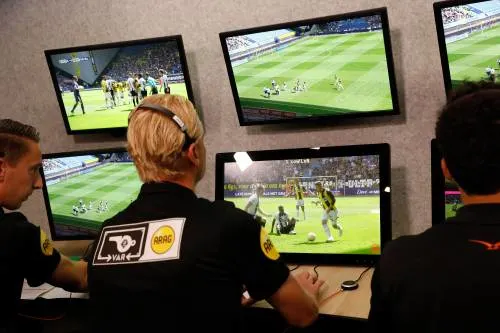 KNVB: duel gaat ook zonder VAR gewoon door