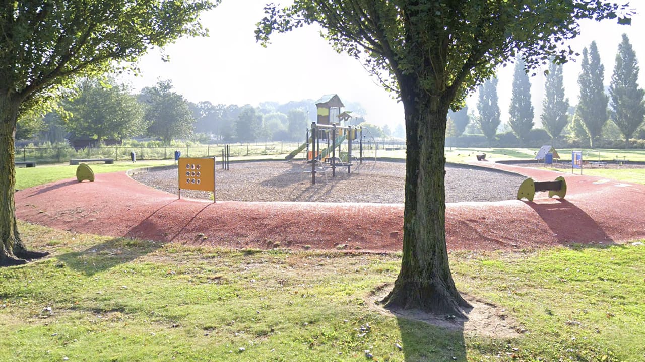 'Man (42) opgepakt na masturberen in speeltuin in Vlaardingen'